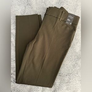 New York and Company Ankle Slim Leg Army Green pants